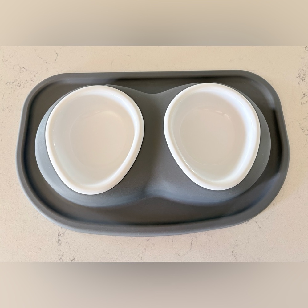 WeatherTech  Pet Comfort Feeding Bowl Gray & White Double “Dog or Cat”